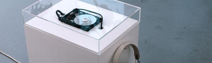 Installation view of 'My Hard Drive Experiencing Some Strange Noises' (2007) by Grégory Chatonsky. Credits: chatonsky.net.