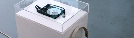 Installation view of 'My Hard Drive Experiencing Some Strange Noises' (2007) by Grégory Chatonsky. Credits: chatonsky.net.