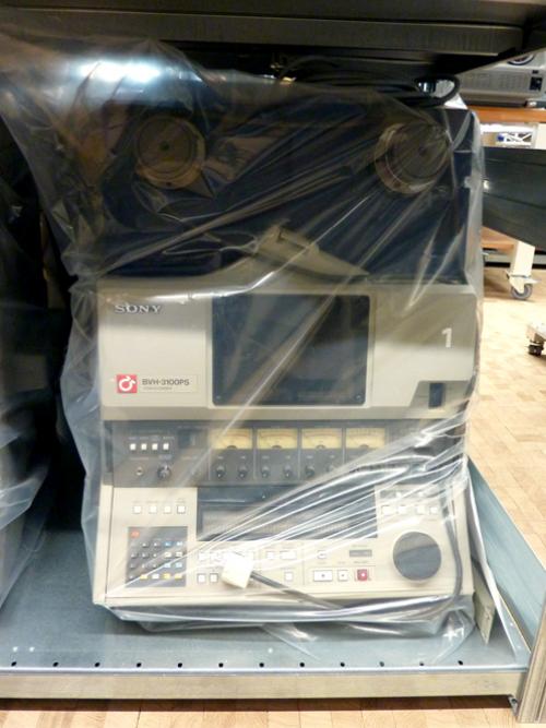 A 1" SONY video recorder stored in a plastic bag in the HKB / AktiveArchive collection. Photo : PACKED vzw.